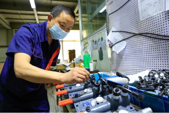 九游體育累計(jì)兌現(xiàn)27億！廬陽(yáng)區(qū)各類助企紓困政策資金滾動(dòng)派發(fā)(圖2)