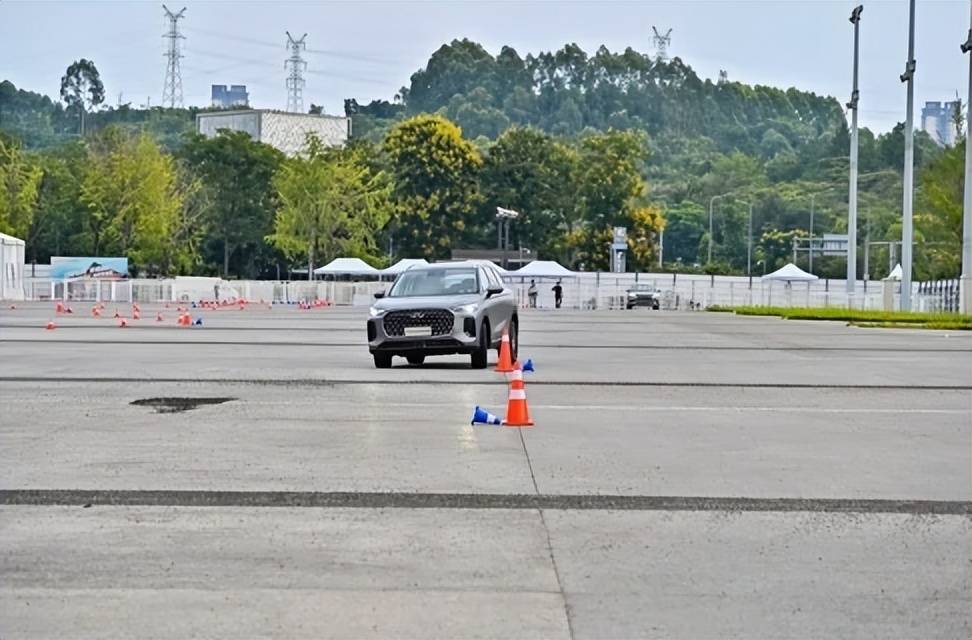 九游體育僅1299萬起就全系搭載20T+8AT智控四驅(qū)更是不輸quattro！(圖4)