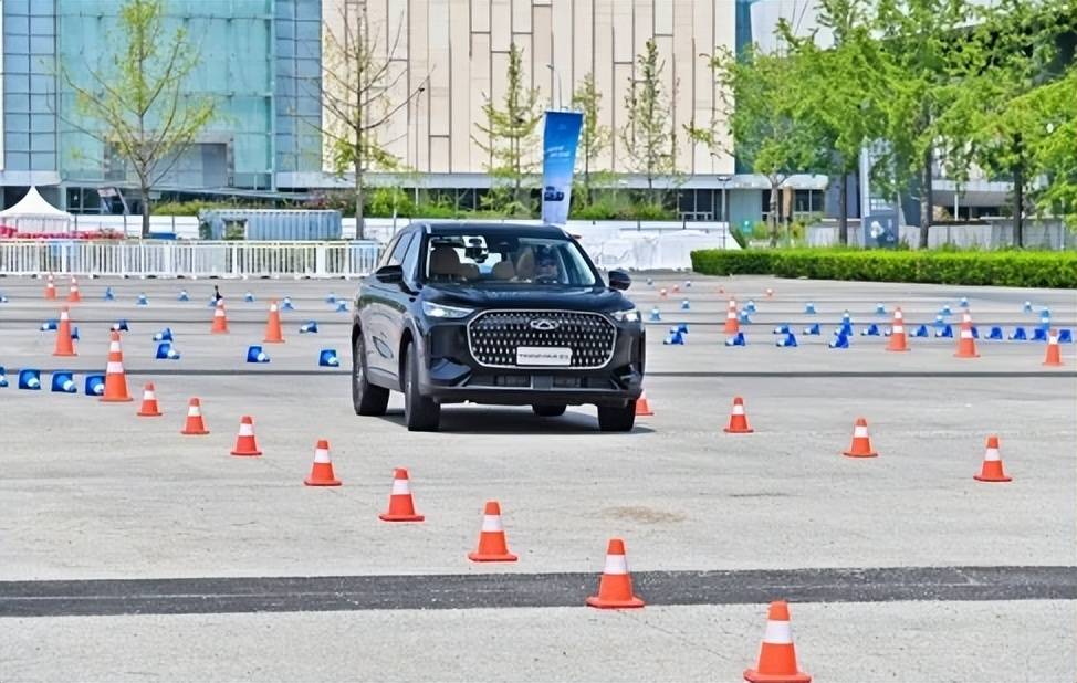 九游體育僅1299萬起就全系搭載20T+8AT智控四驅(qū)更是不輸quattro！(圖3)