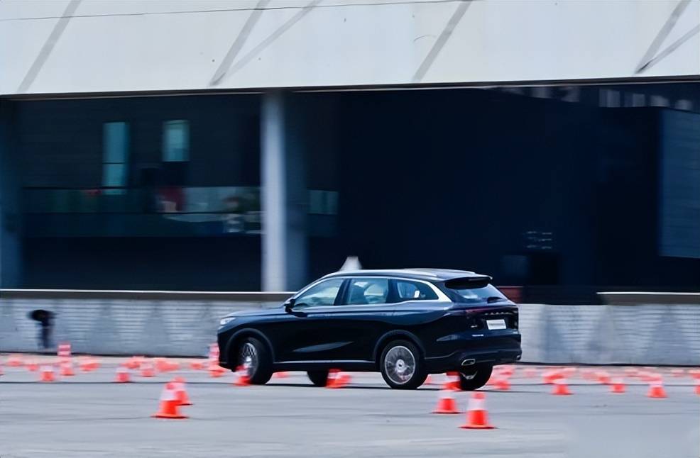 九游體育僅1299萬起就全系搭載20T+8AT智控四驅(qū)更是不輸quattro！(圖5)